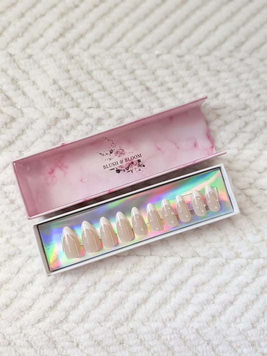 Lait d’Amande Press On Nail Set
